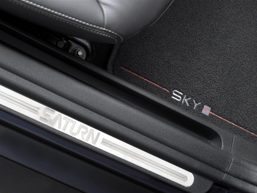 Детали интерьера Saturn Sky Redline 2007 года  (фото 27 из 40)